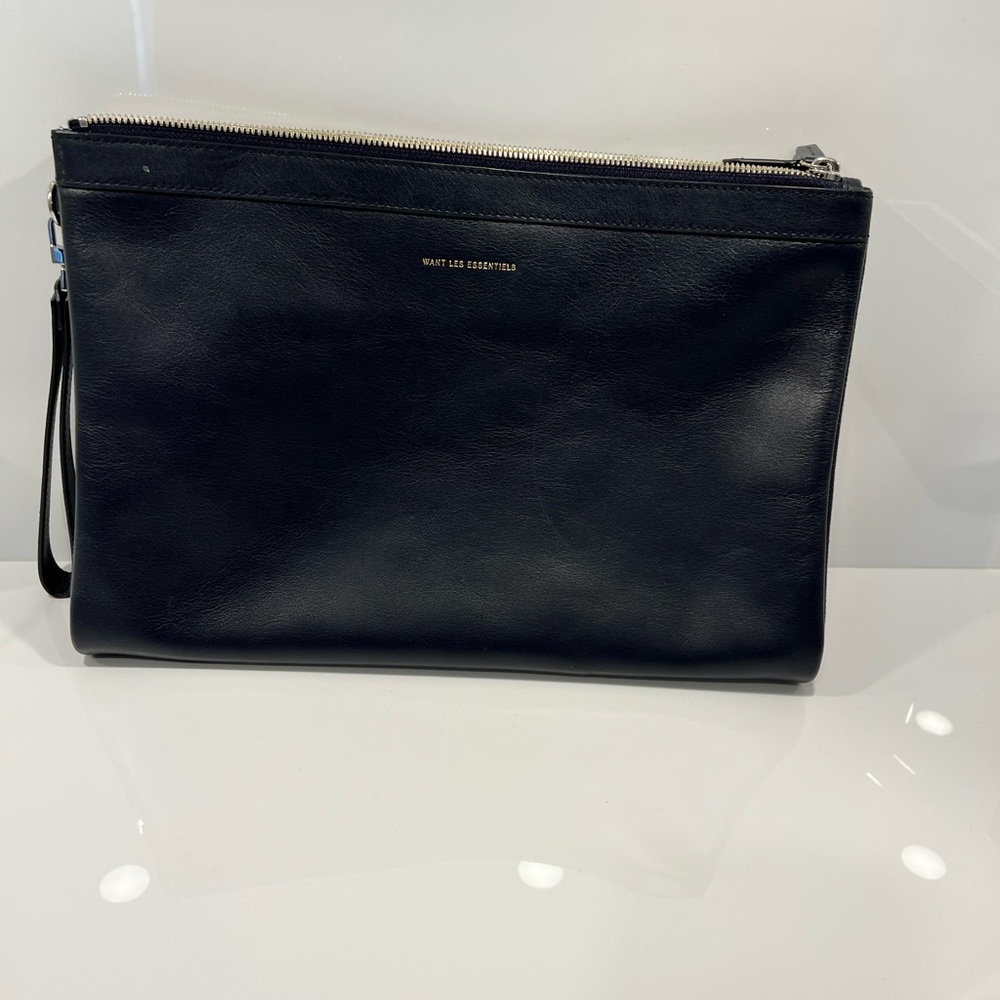 Want Les essentiels pouche